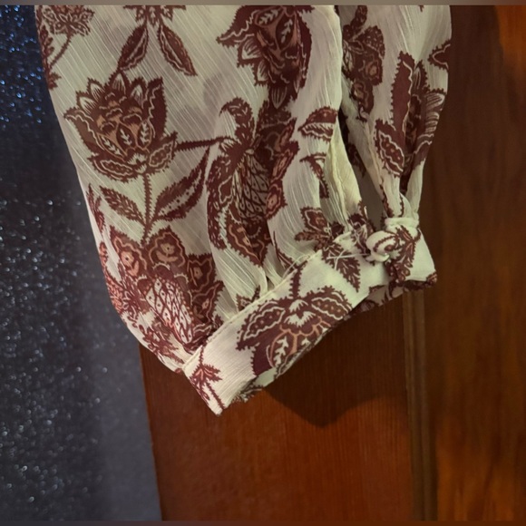 Dynamite Blouse - Picture 4 of 12